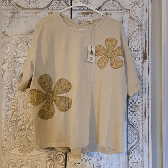 Womens Easel Flower Quilt Patch Top in Khaki Sm Fit  Lg Oversized New - Picture 3 of 9